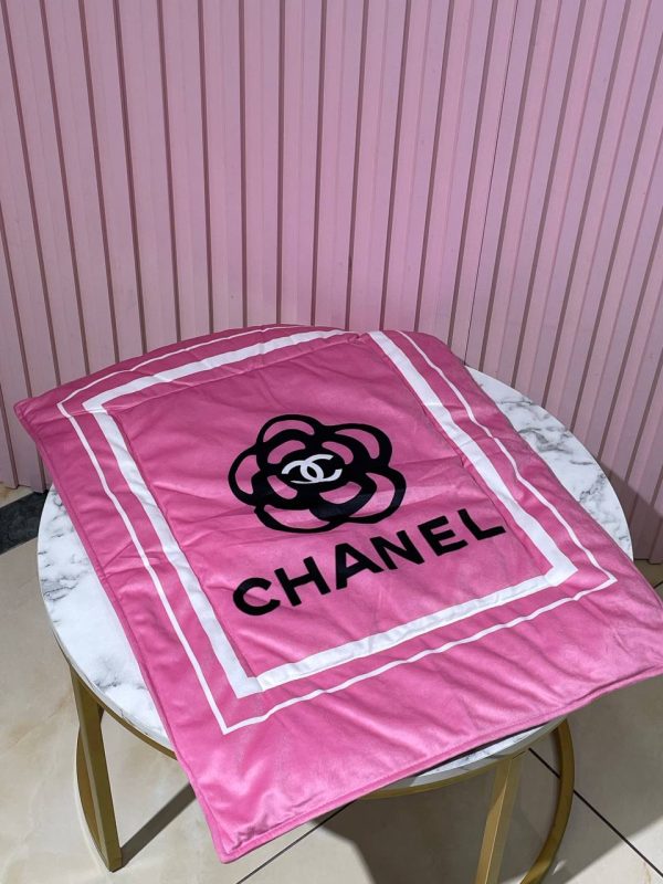Лежанка-коврик Стиль класу Chanel рожева