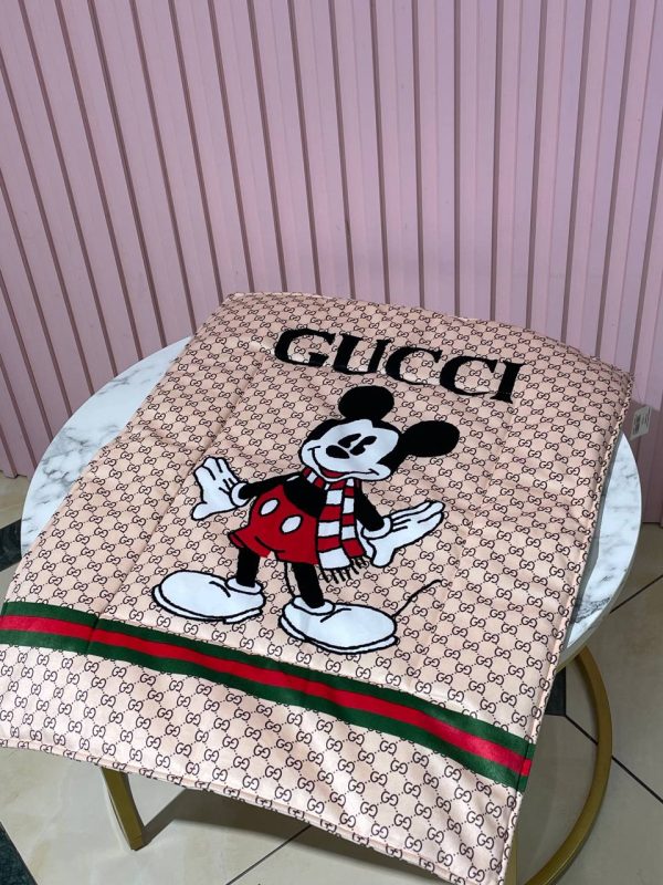 Лежанка-коврик Стиль класу Gucci з Mікі Mаусом