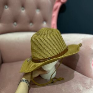 Жіночий капелюх коричневий