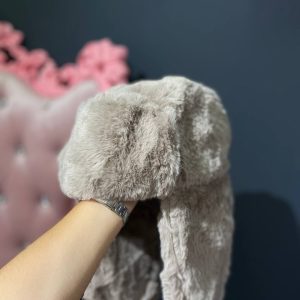 Шапка жіноча на хутрі коричнева гладка - Головні убори - uPet Shop Інтернет-магазин зоотоварів — преміум одяг та аксесуари для ваших улюбленців, собак та котів