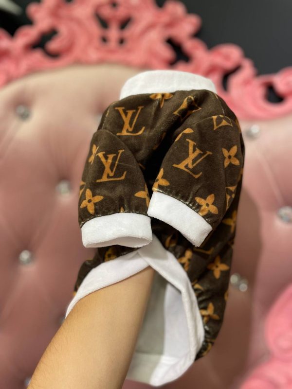 Кофта Стиль класу Louis Vuitton велюр коричнева М - Кофти - uPet Shop Інтернет-магазин зоотоварів — преміум одяг та аксесуари для ваших улюбленців, собак та котів